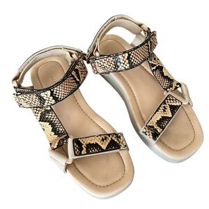 Vince timber carver snakeprint sandal hook n loop closure leather 6